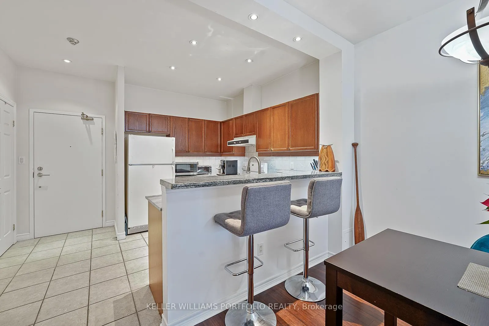 Photo 7 of Unit 206, 1 Leaside Park Drive, Toronto, Thorncliffe Park — HOMEH