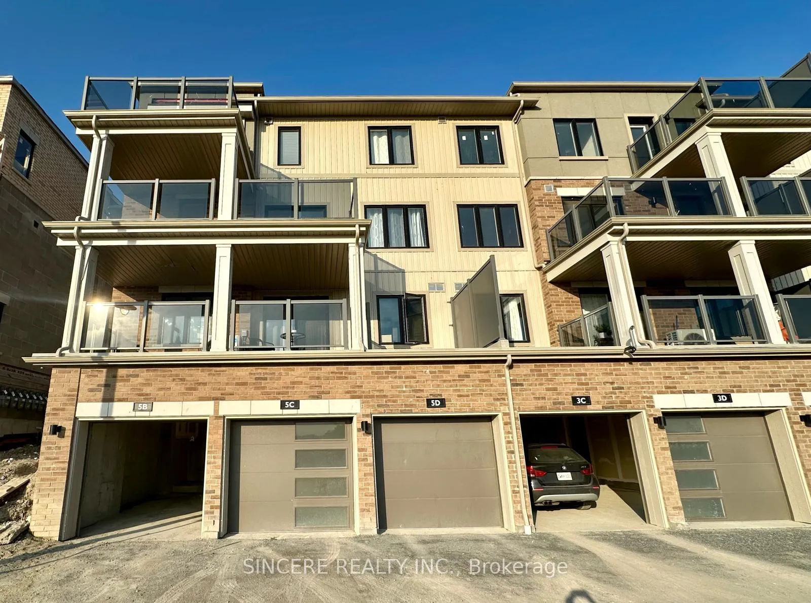 Photo 2 of 5C Lookout Drive, Clarington, Bowmanville — HOMEH