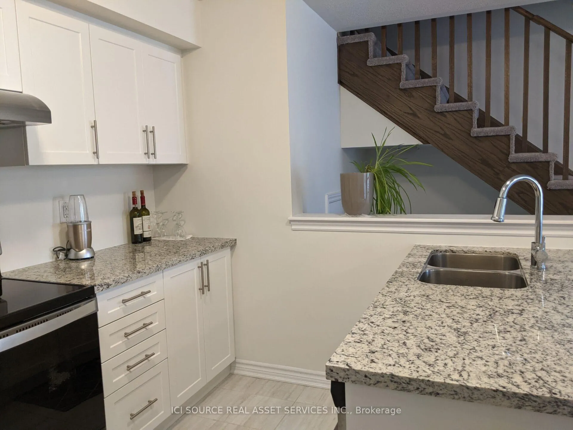 Photo 3 of 18 Mappin Way, Whitby, Rolling Acres — HOMEH