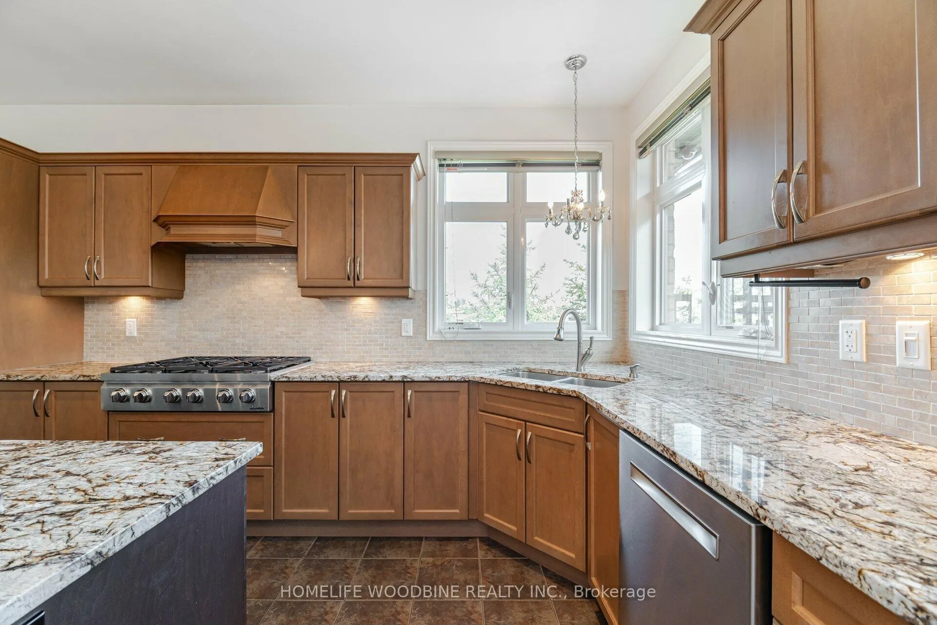 Photo 10 of 339 Highland Road E, Hamilton, Stoney Creek Mountain — HOMEH