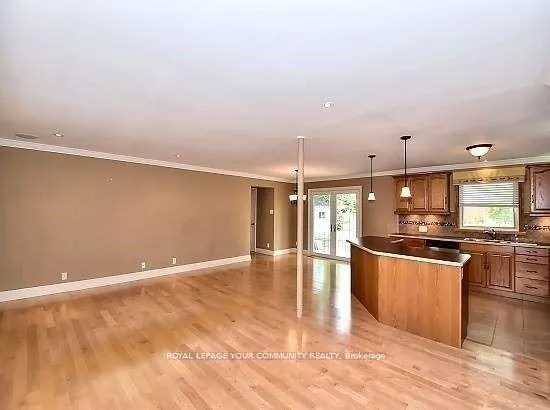Photo 3 of 21 Jackson Street, Vaughan, Maple — HOMEH
