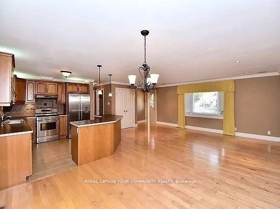 Photo 5 of 21 Jackson Street, Vaughan, Maple — HOMEH