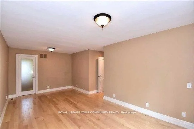 Photo 7 of 21 Jackson Street, Vaughan, Maple — HOMEH