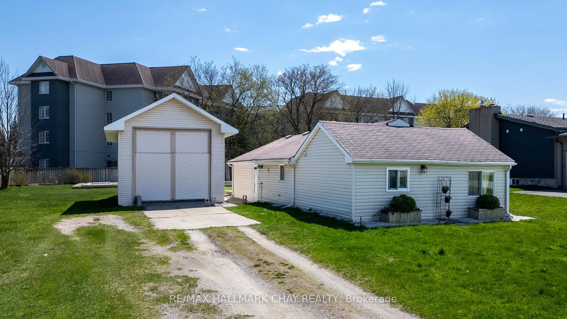 Photo 3 of 261 Harvie Road S, Barrie, Holly — HOMEH