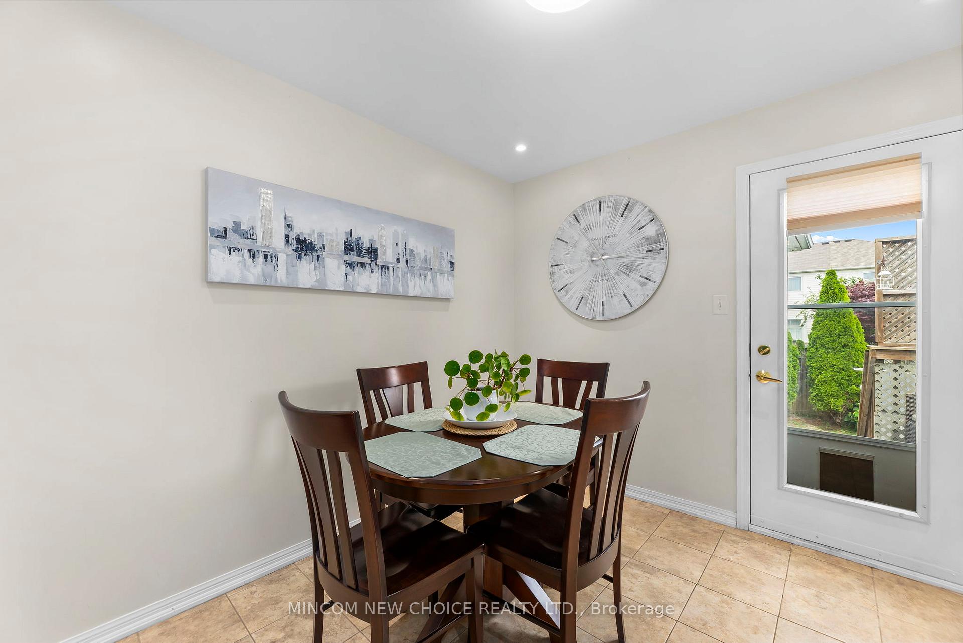 Photo 14 of 21 Barlow Court, Clarington, Bowmanville — HOMEH