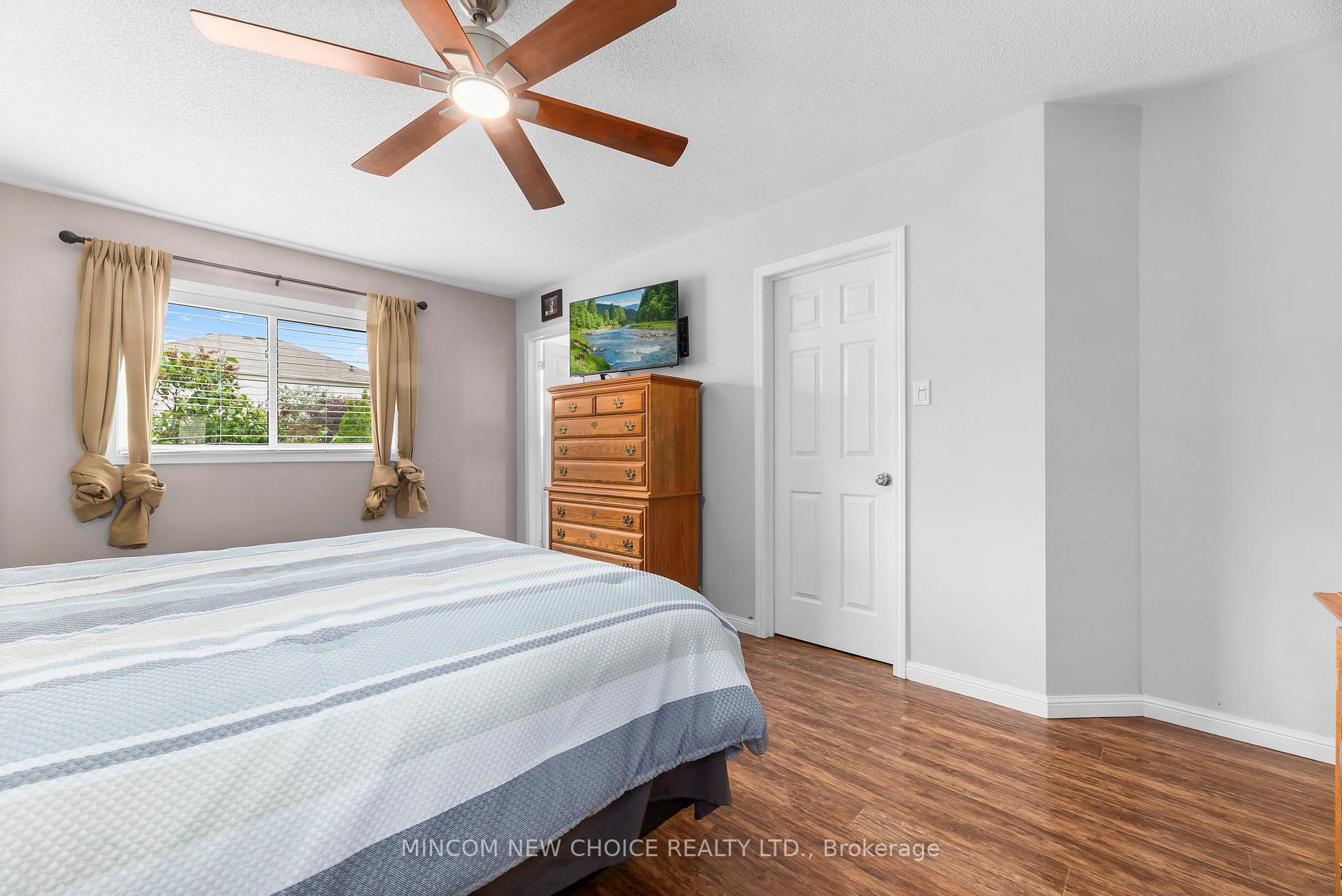 Photo 17 of 21 Barlow Court, Clarington, Bowmanville — HOMEH