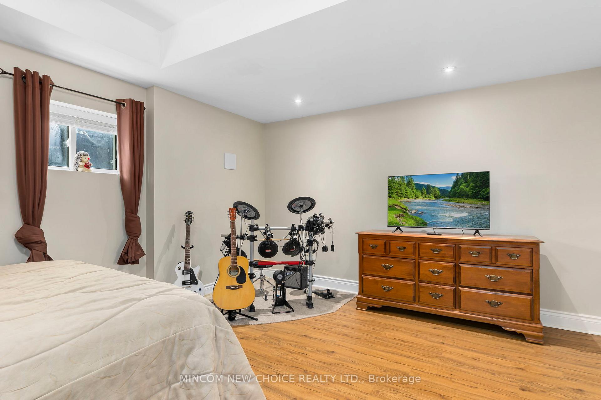 Photo 30 of 21 Barlow Court, Clarington, Bowmanville — HOMEH
