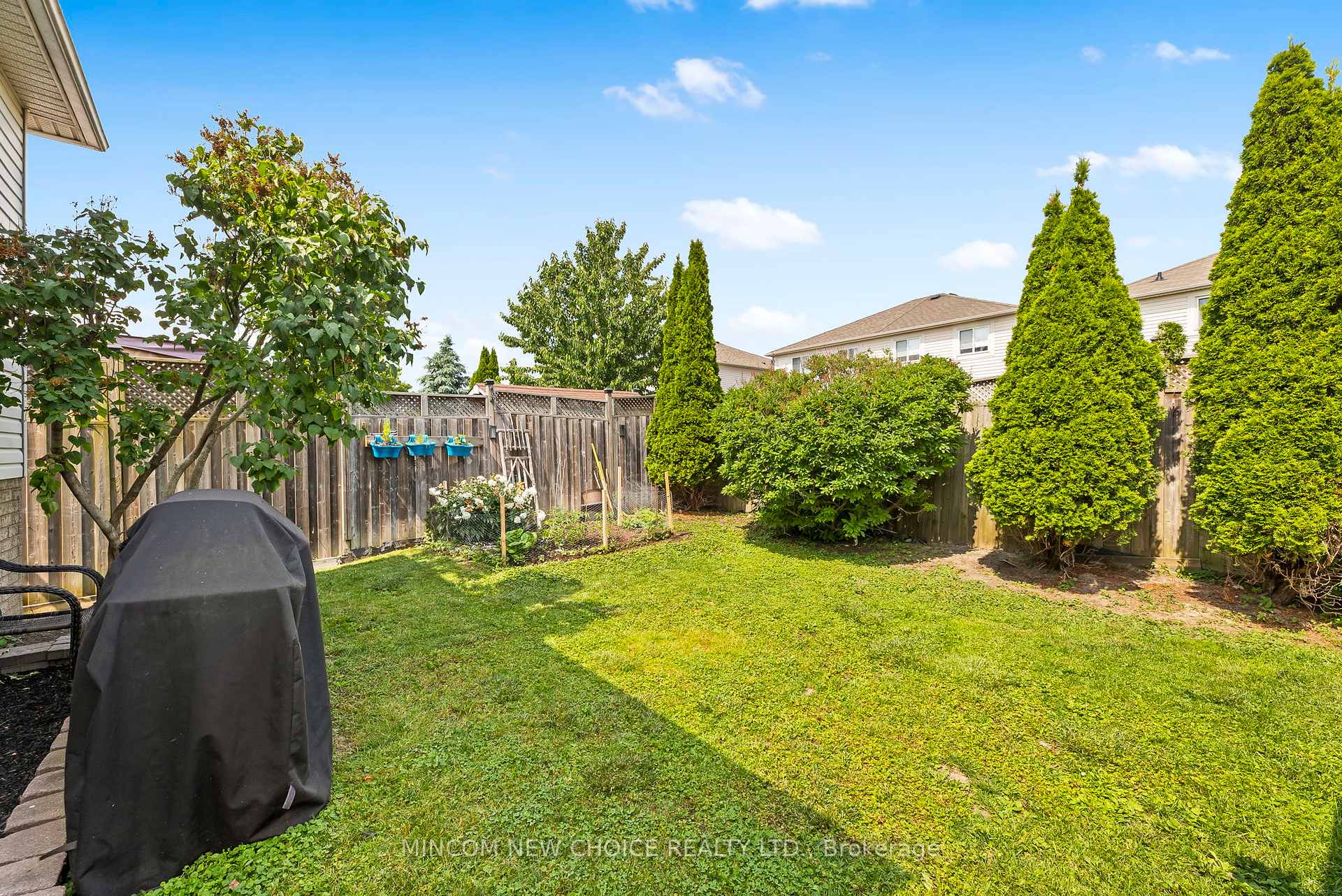 Photo 35 of 21 Barlow Court, Clarington, Bowmanville — HOMEH