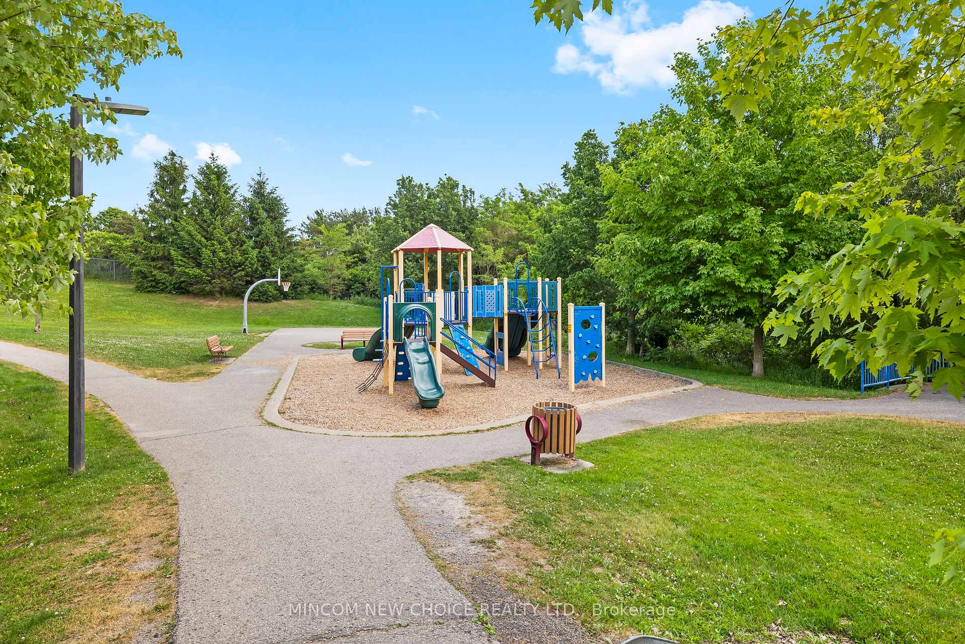 Photo 38 of 21 Barlow Court, Clarington, Bowmanville — HOMEH
