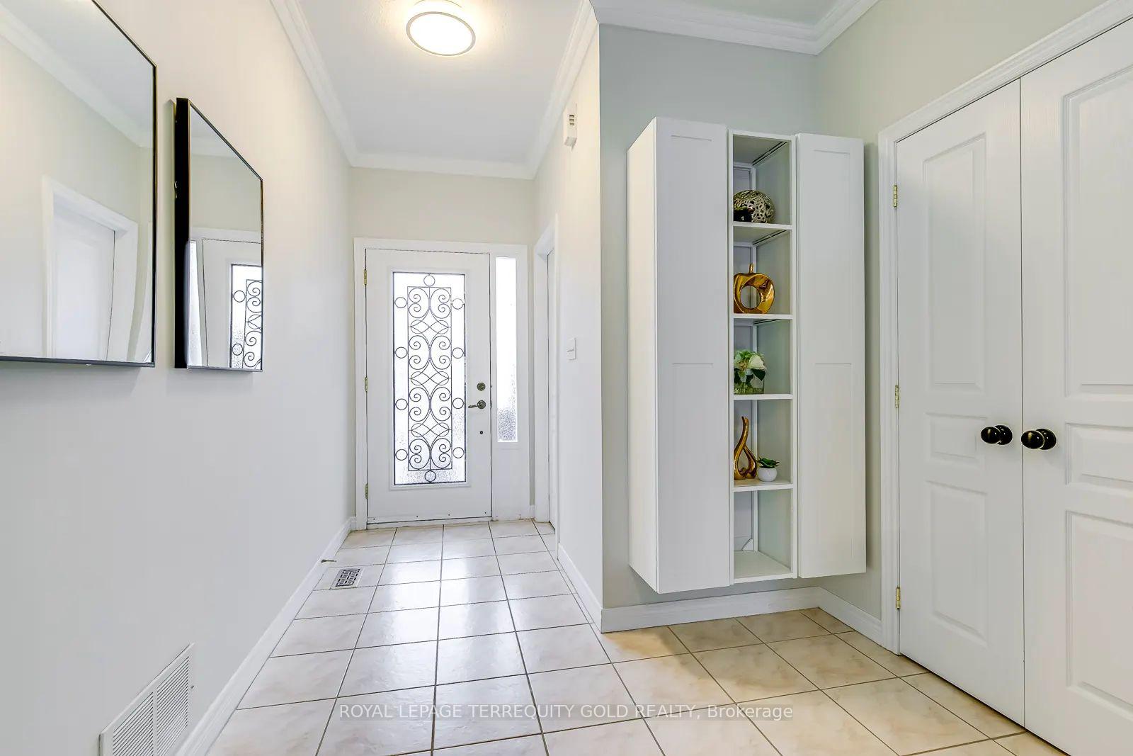 Photo 2 of 5322 Applegarth Drive, Burlington, Orchard — HOMEH