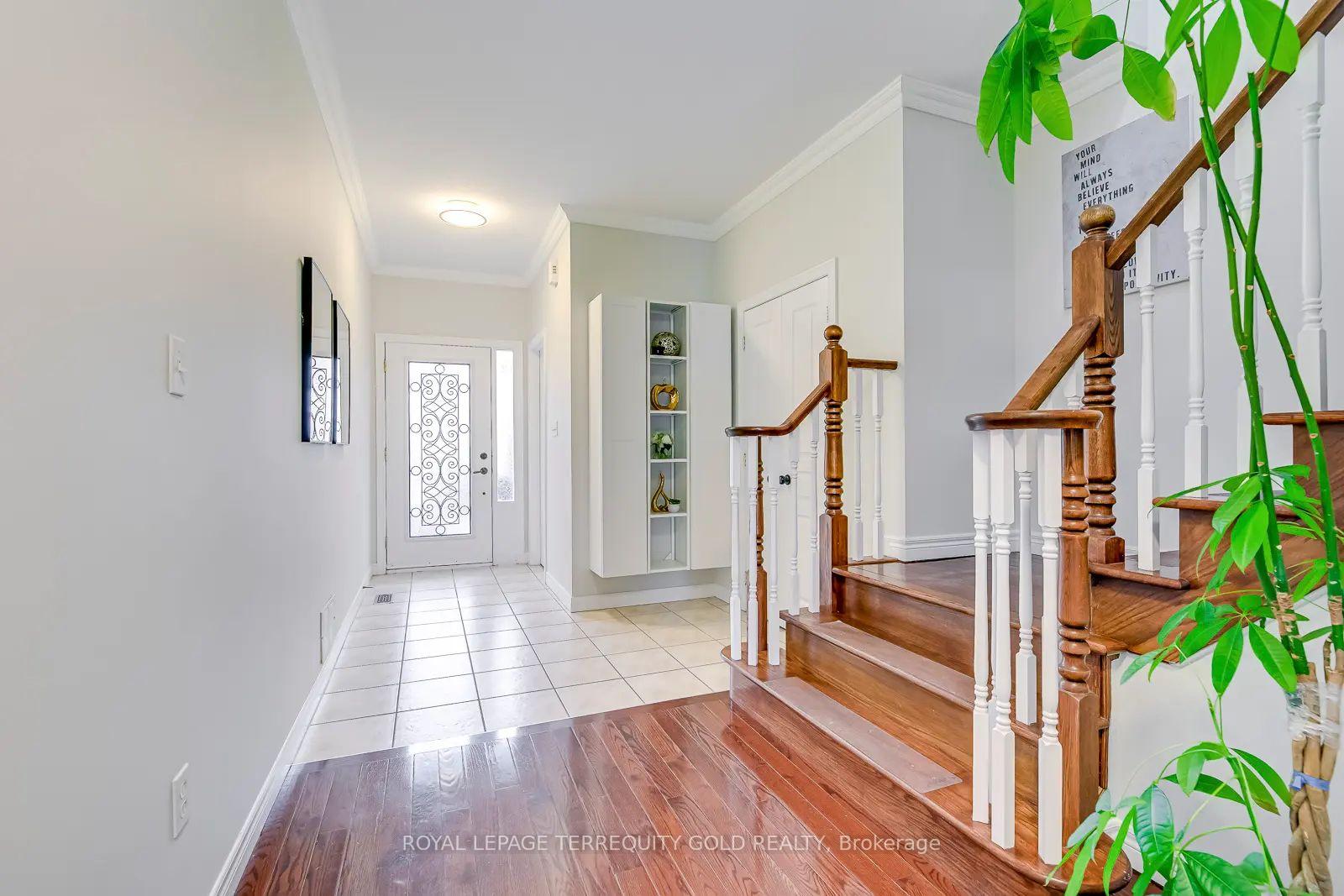 Photo 3 of 5322 Applegarth Drive, Burlington, Orchard — HOMEH