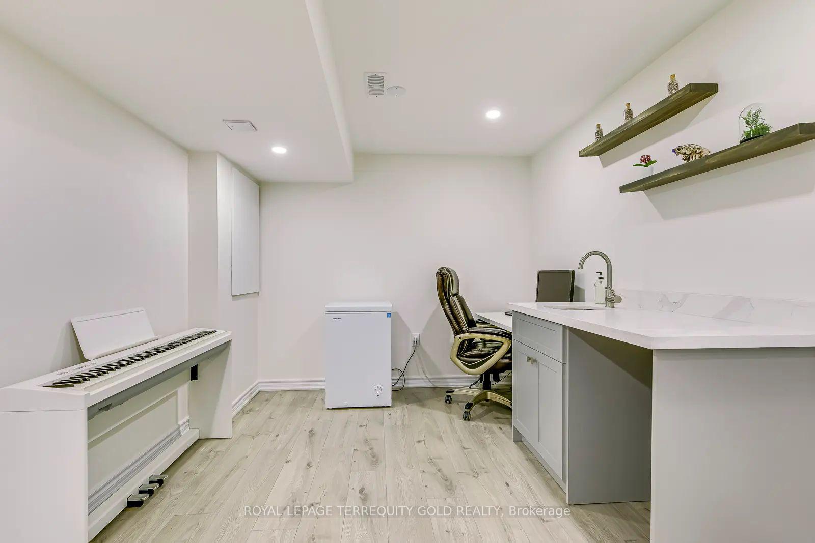 Photo 37 of 5322 Applegarth Drive, Burlington, Orchard — HOMEH