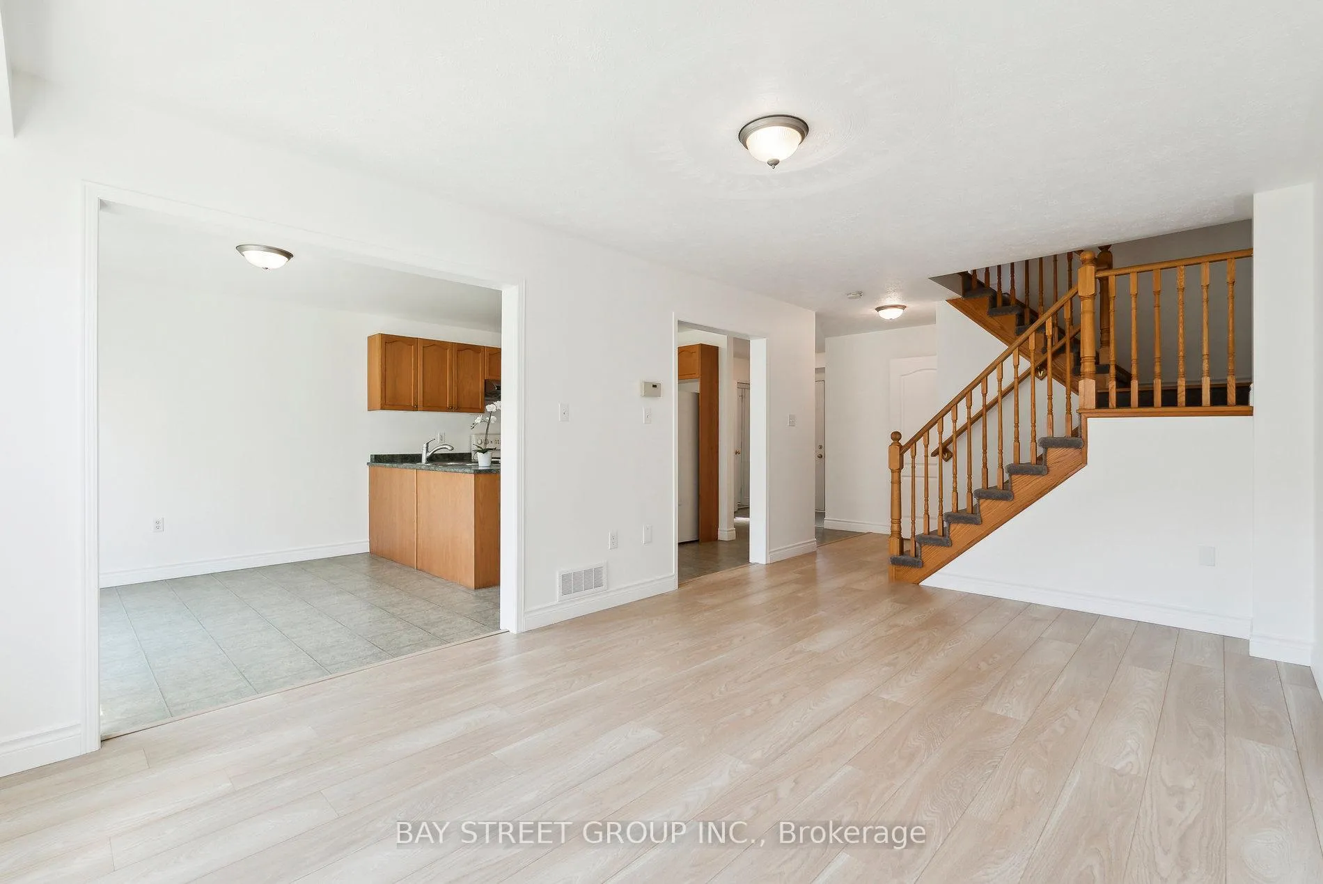 Photo 7 of 12 Vanessa Drive, Orillia — HOMEH
