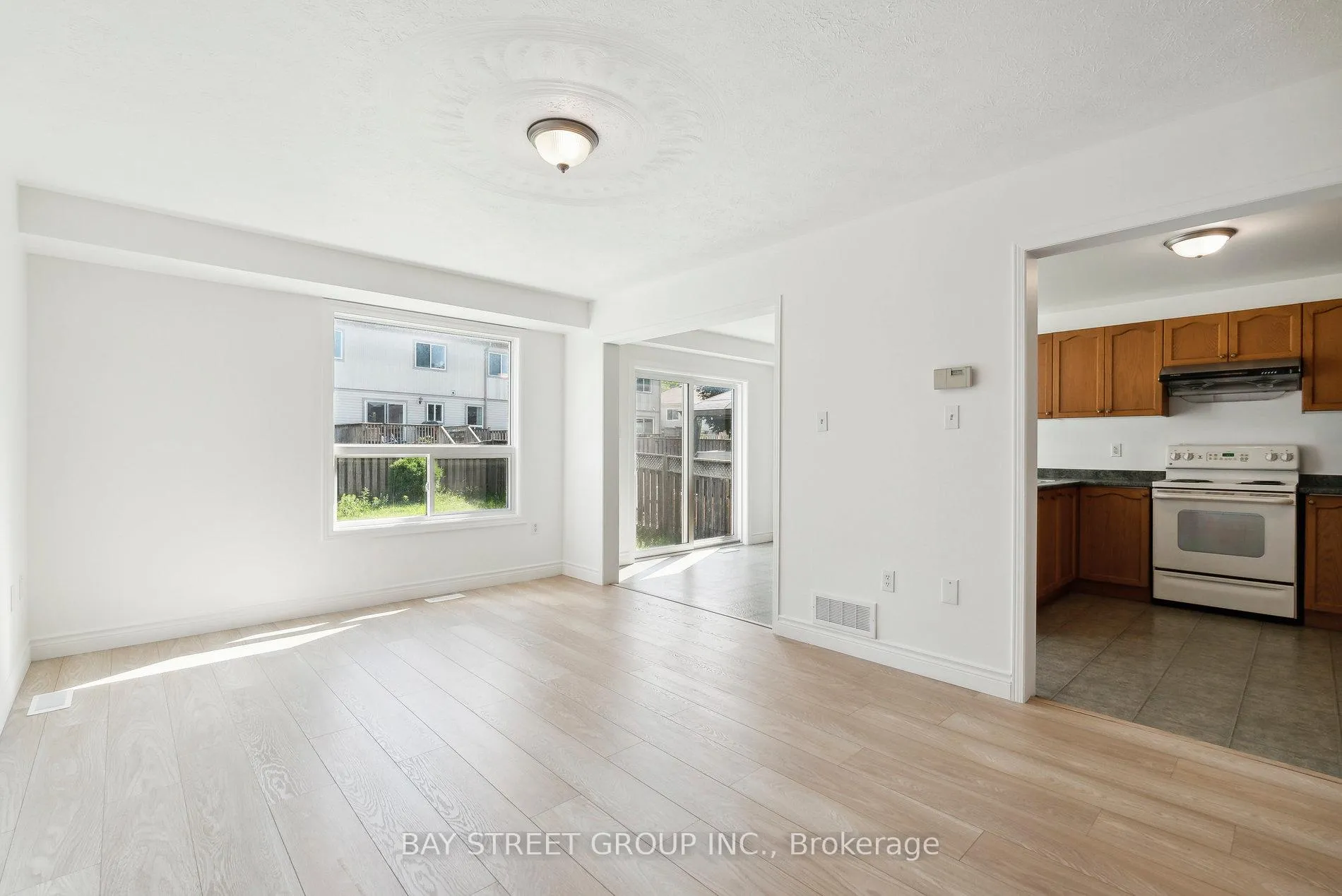 Photo 8 of 12 Vanessa Drive, Orillia — HOMEH