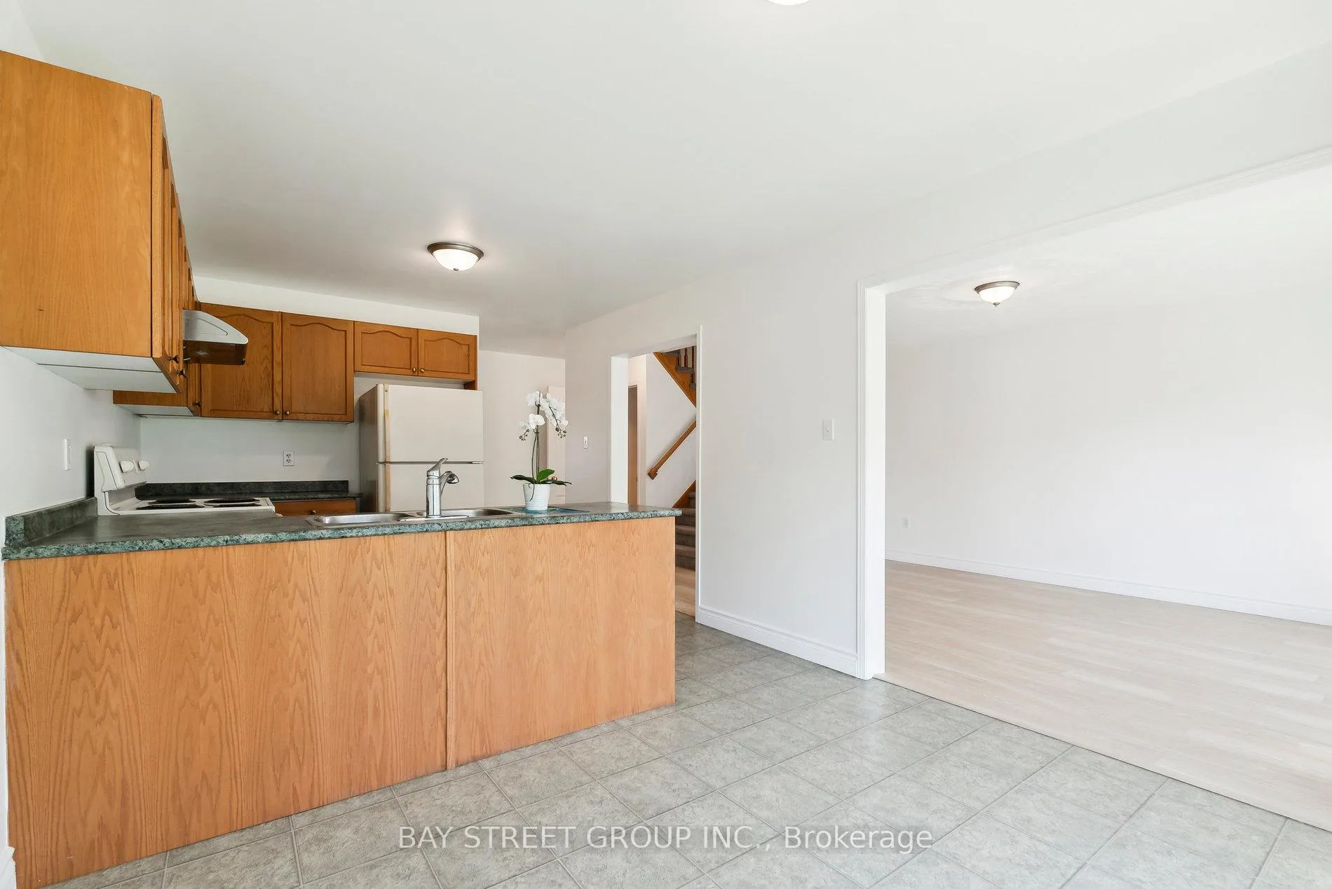 Photo 10 of 12 Vanessa Drive, Orillia — HOMEH