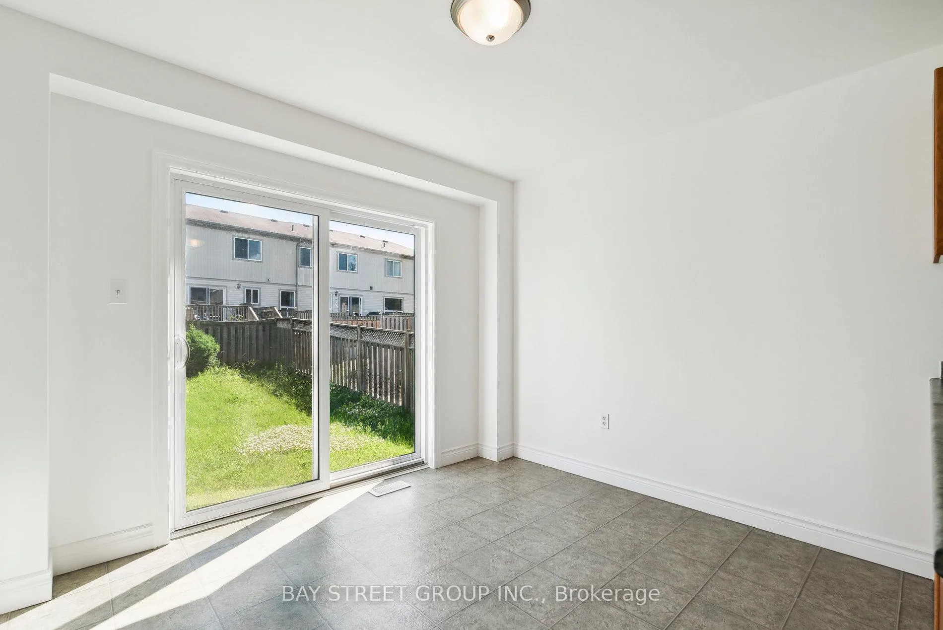 Photo 11 of 12 Vanessa Drive, Orillia — HOMEH