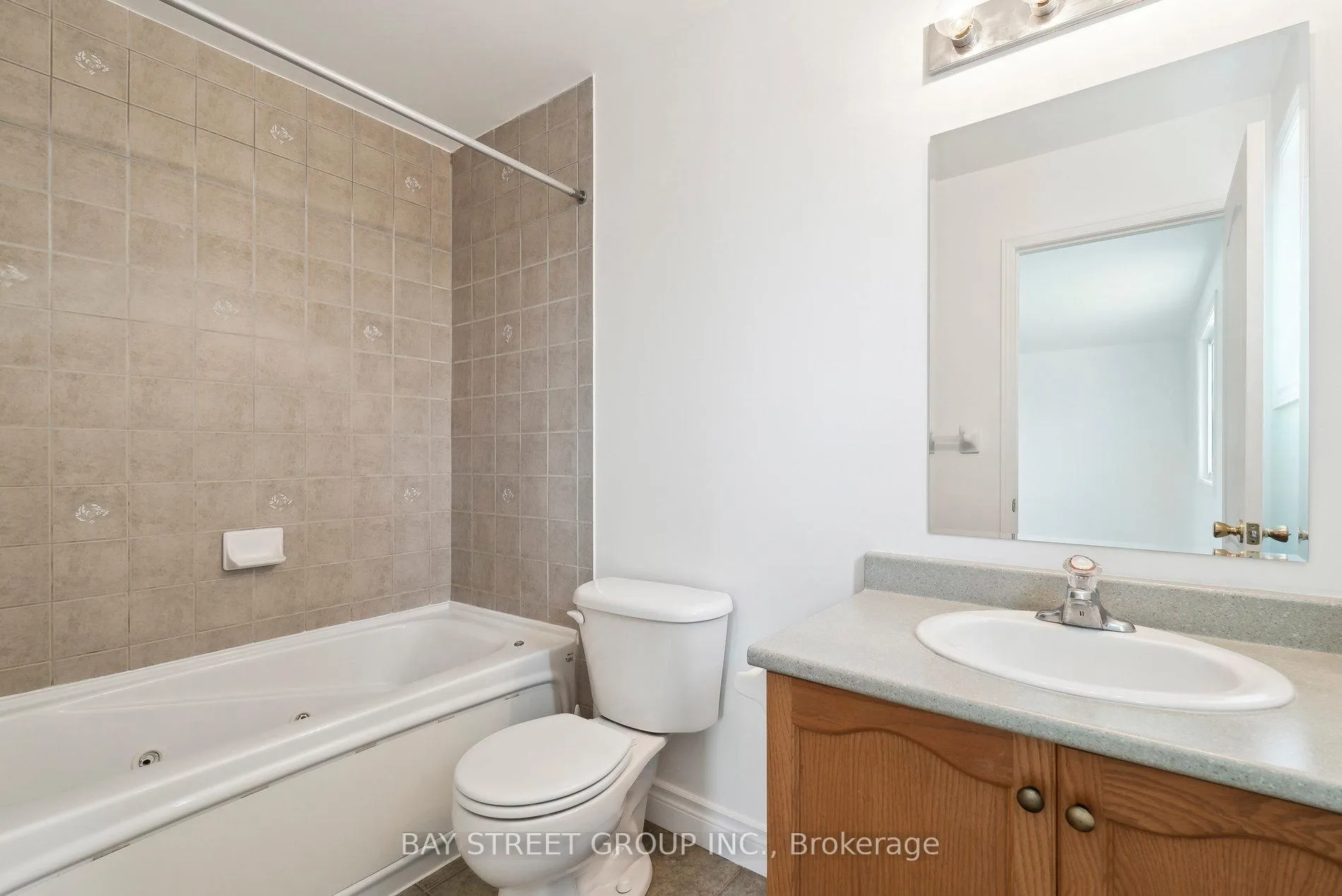 Photo 14 of 12 Vanessa Drive, Orillia — HOMEH