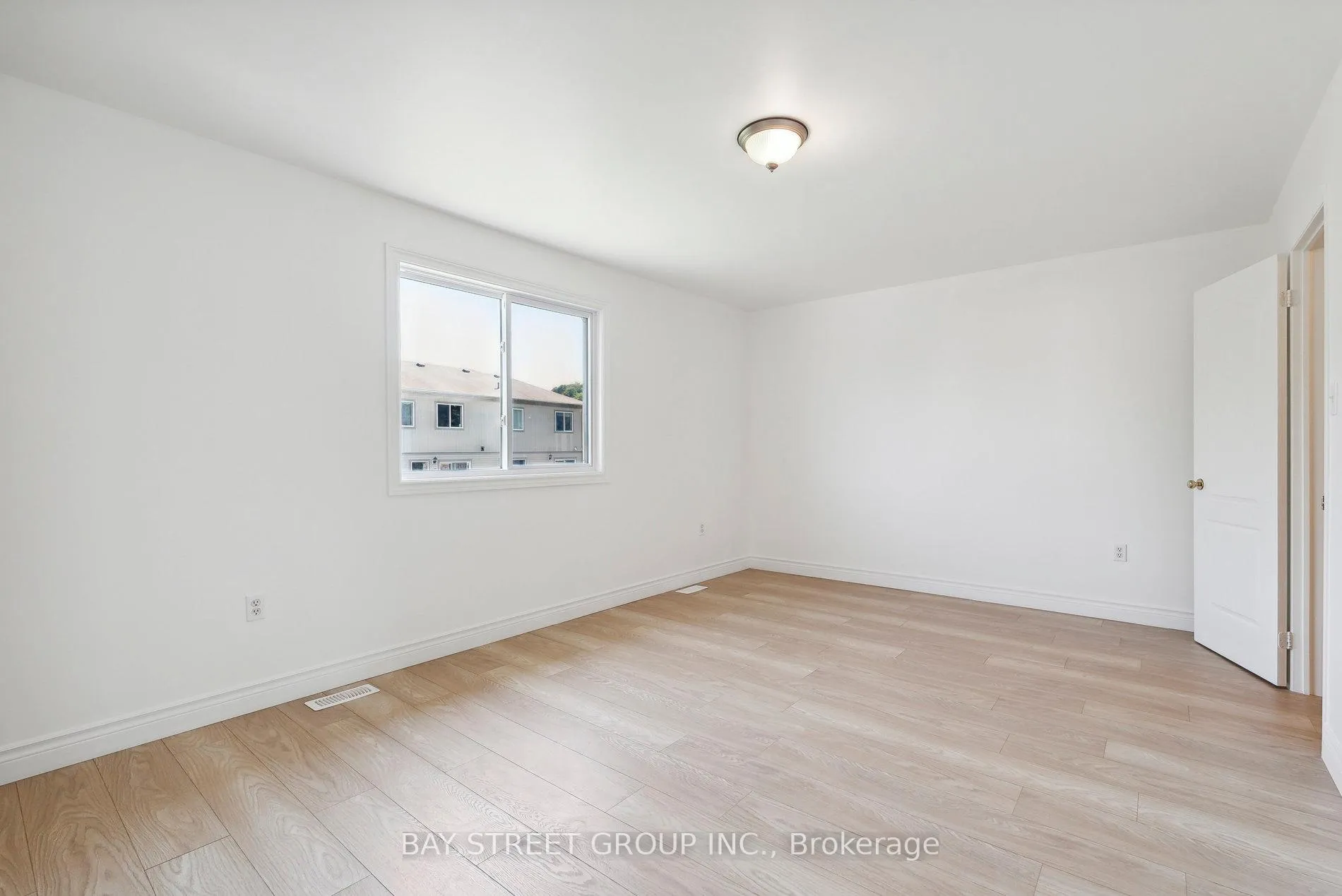 Photo 15 of 12 Vanessa Drive, Orillia — HOMEH