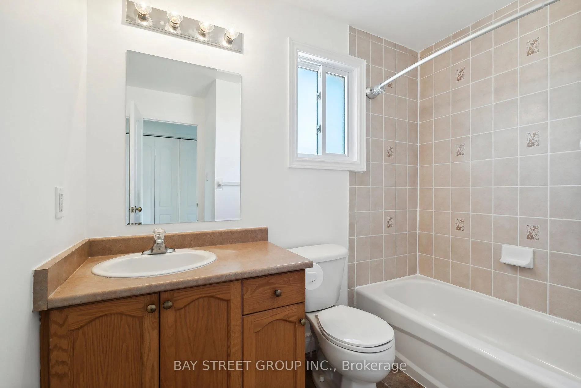 Photo 17 of 12 Vanessa Drive, Orillia — HOMEH