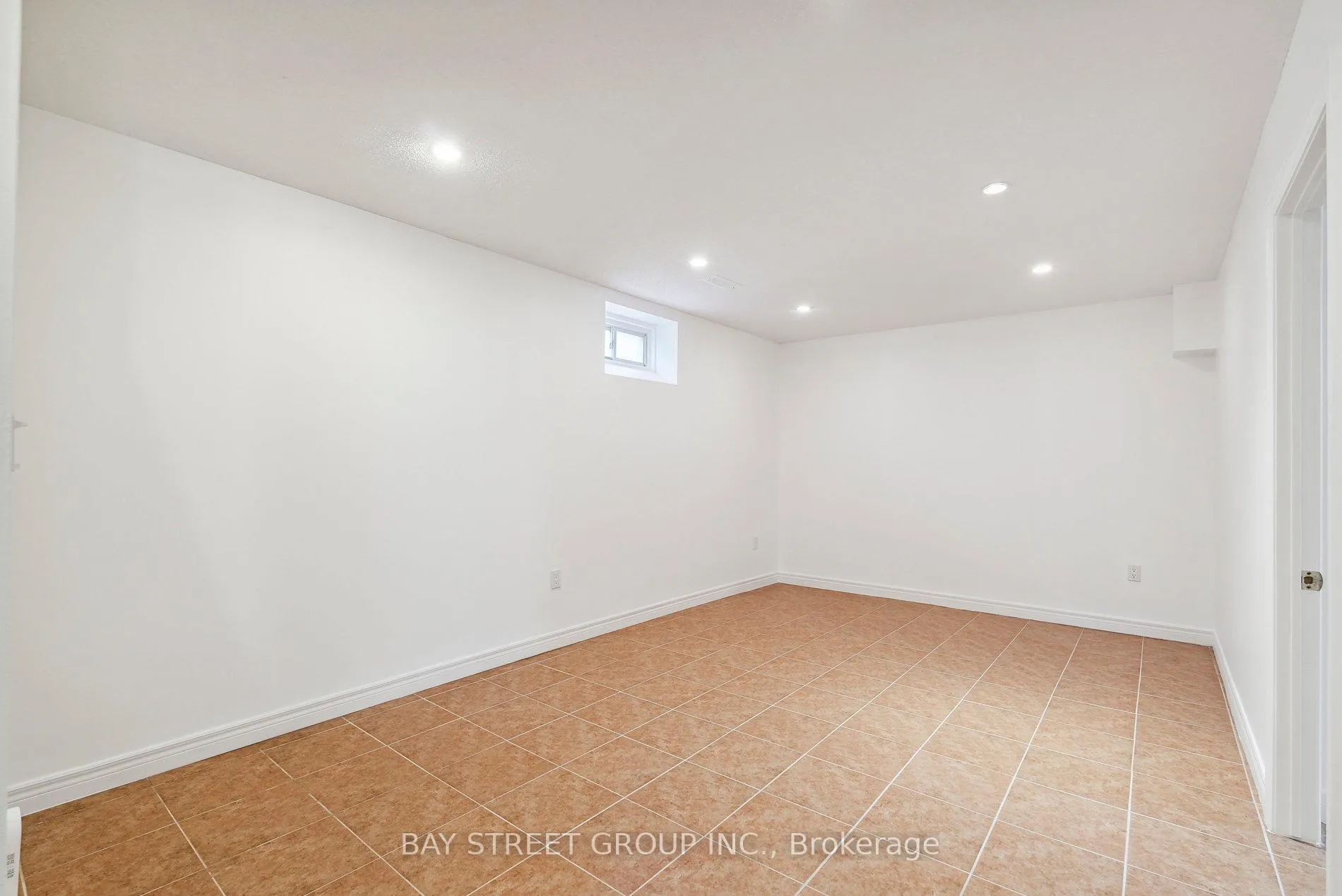 Photo 18 of 12 Vanessa Drive, Orillia — HOMEH