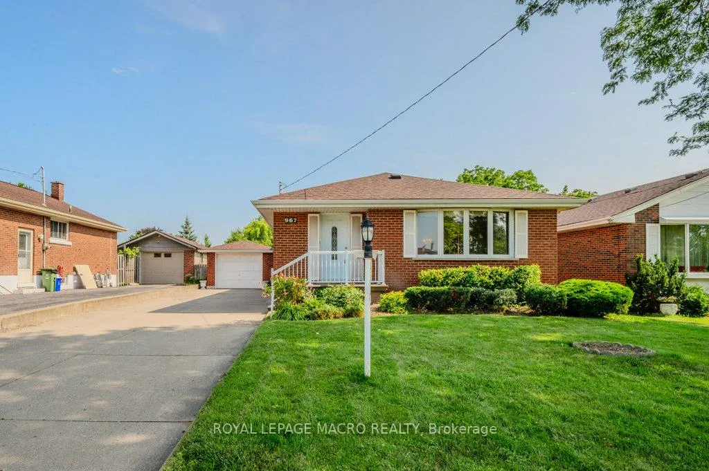 Photo 2 of 967 Mohawk Road E, Hamilton, Huntington — HOMEH