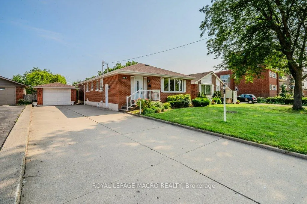 Photo 3 of 967 Mohawk Road E, Hamilton, Huntington — HOMEH