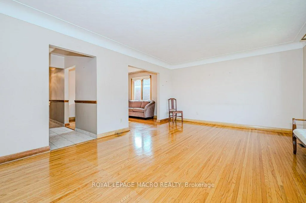 Photo 5 of 967 Mohawk Road E, Hamilton, Huntington — HOMEH