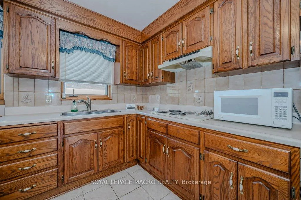 Photo 12 of 967 Mohawk Road E, Hamilton, Huntington — HOMEH