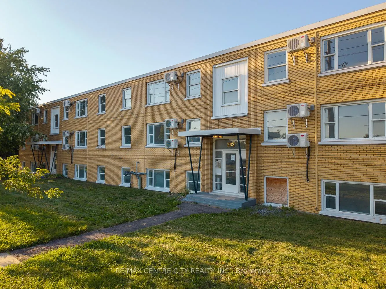 Photo 1 of Unit 7, 232 Elm Street, St. Thomas — HOMEH