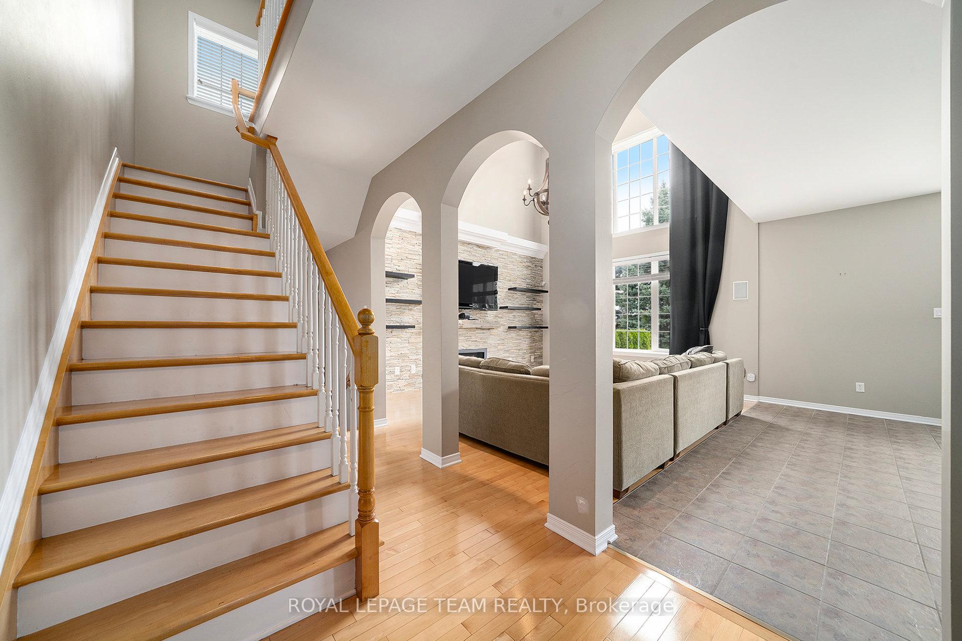 Photo 4 of 9 Fencerow Way, Ottawa, Barrhaven - Stonebridge — HOMEH