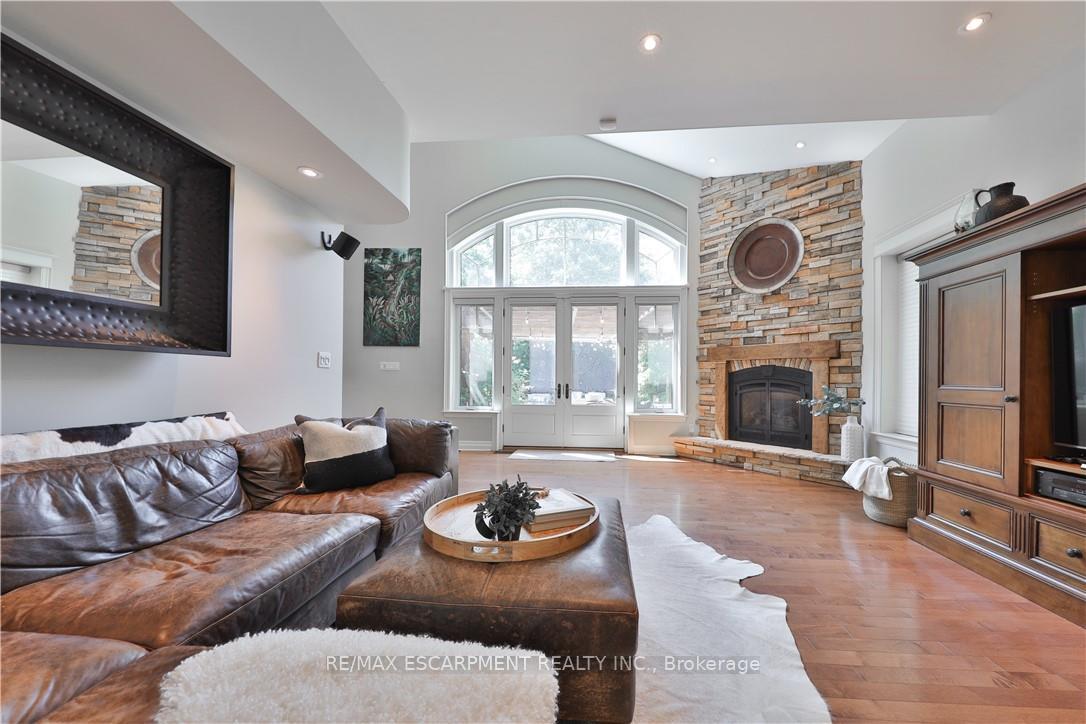 Photo 13 of 4071 Melba Place, Burlington, Shoreacres — HOMEH