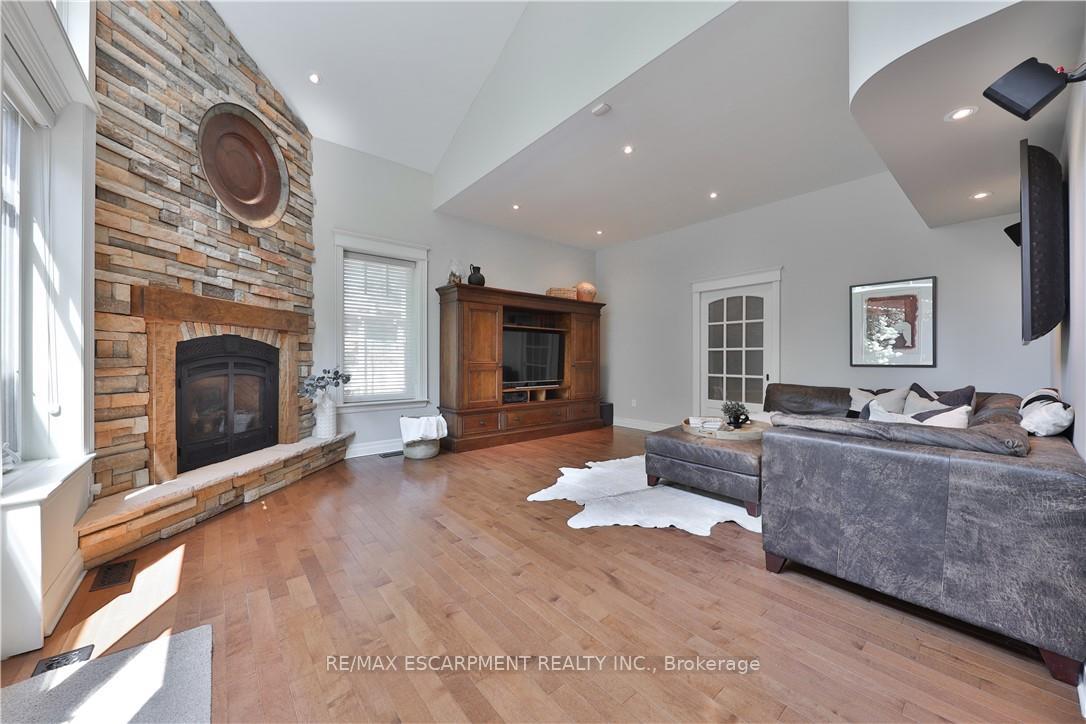 Photo 14 of 4071 Melba Place, Burlington, Shoreacres — HOMEH