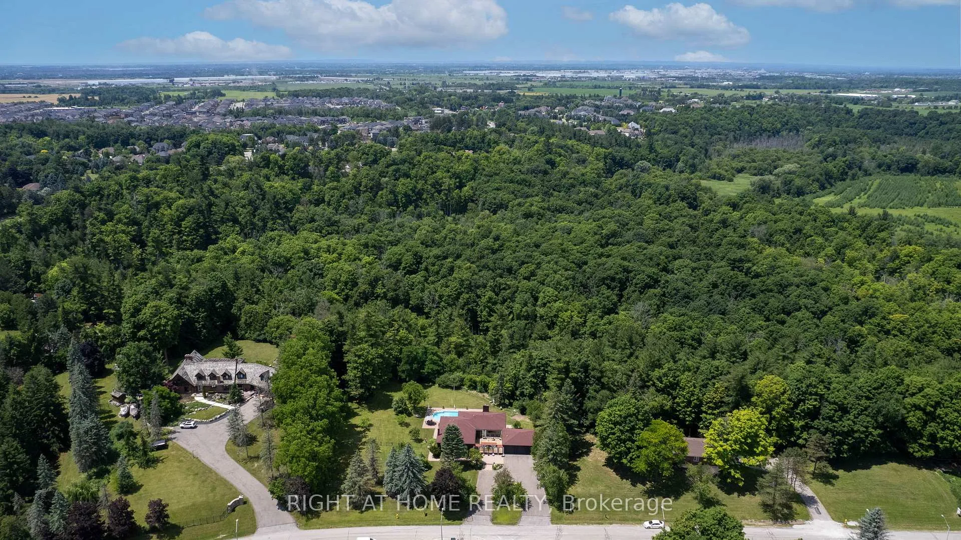 Photo 3 of 28 Klein's Ridge, Vaughan, Kleinburg — HOMEH