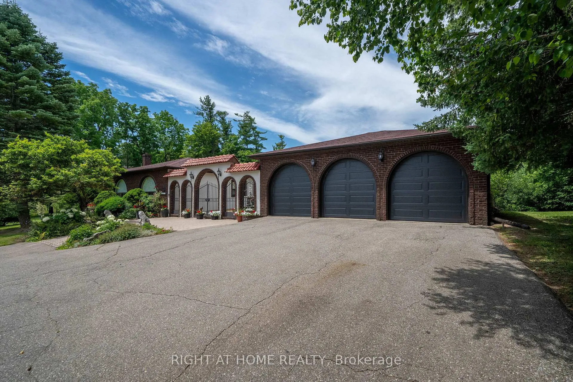 Photo 5 of 28 Klein's Ridge, Vaughan, Kleinburg — HOMEH