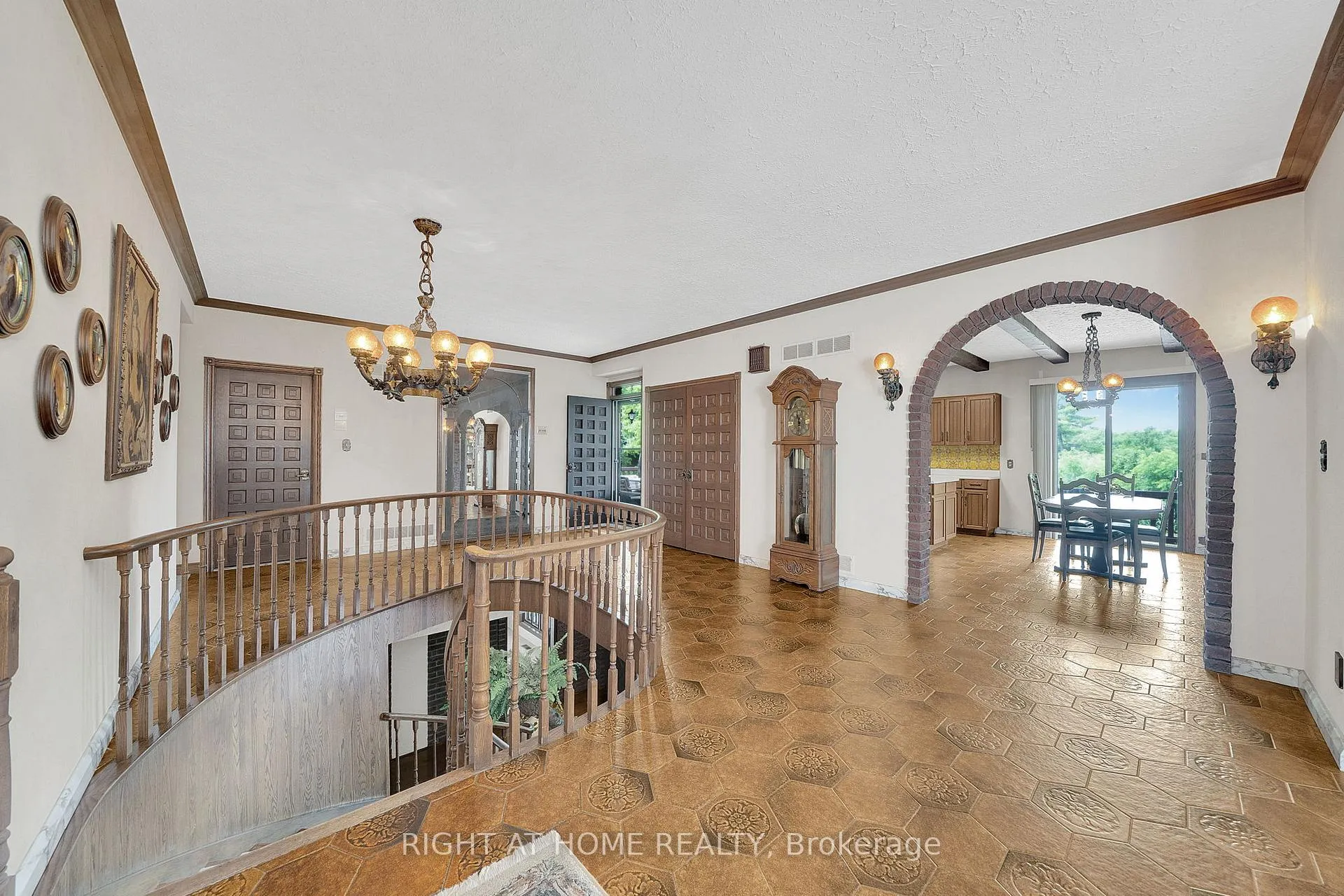 Photo 6 of 28 Klein's Ridge, Vaughan, Kleinburg — HOMEH