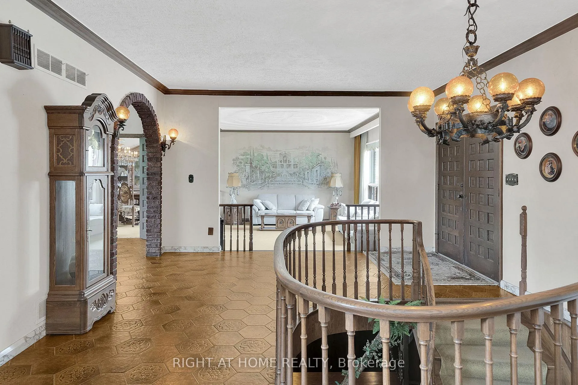 Photo 7 of 28 Klein's Ridge, Vaughan, Kleinburg — HOMEH