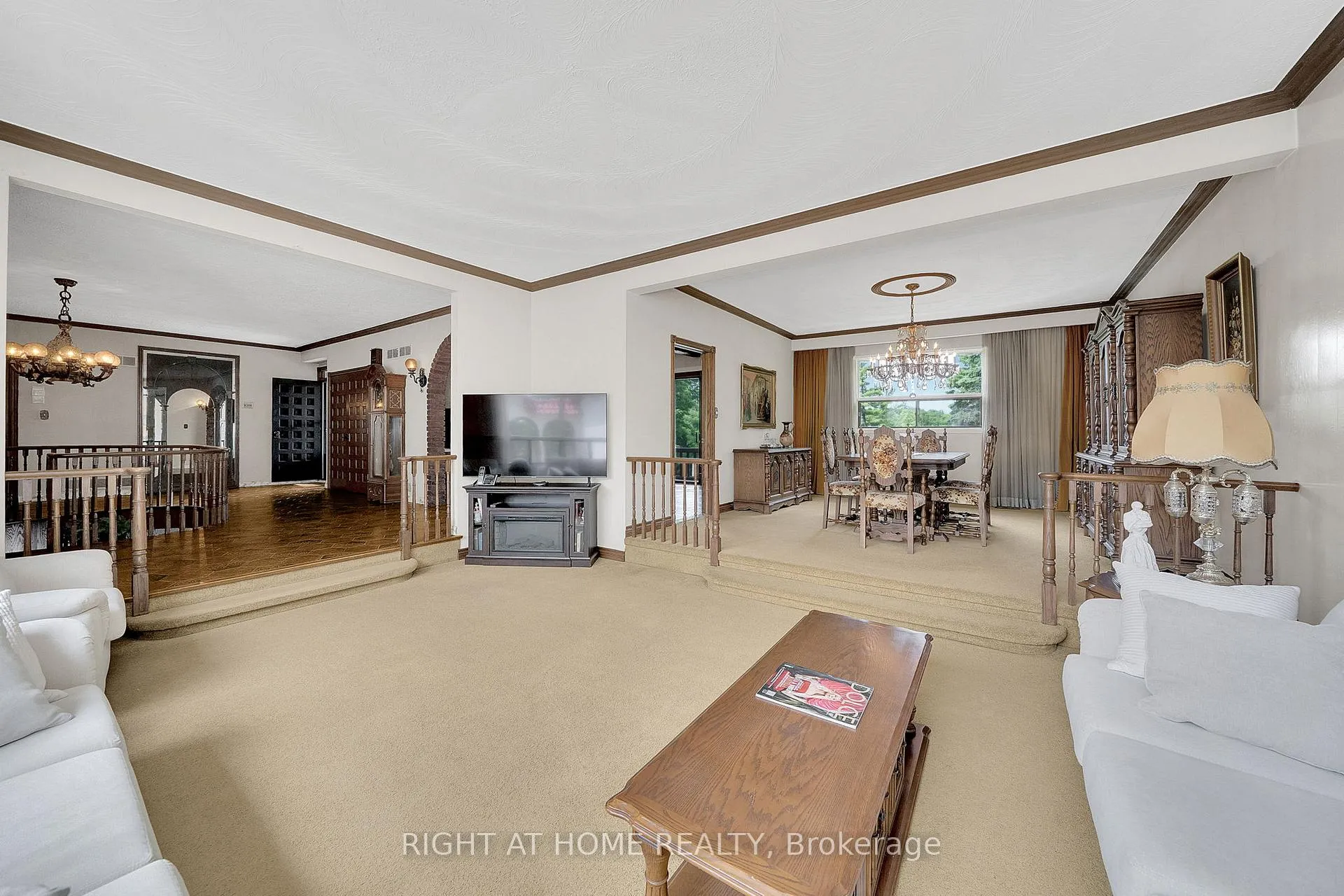 Photo 10 of 28 Klein's Ridge, Vaughan, Kleinburg — HOMEH