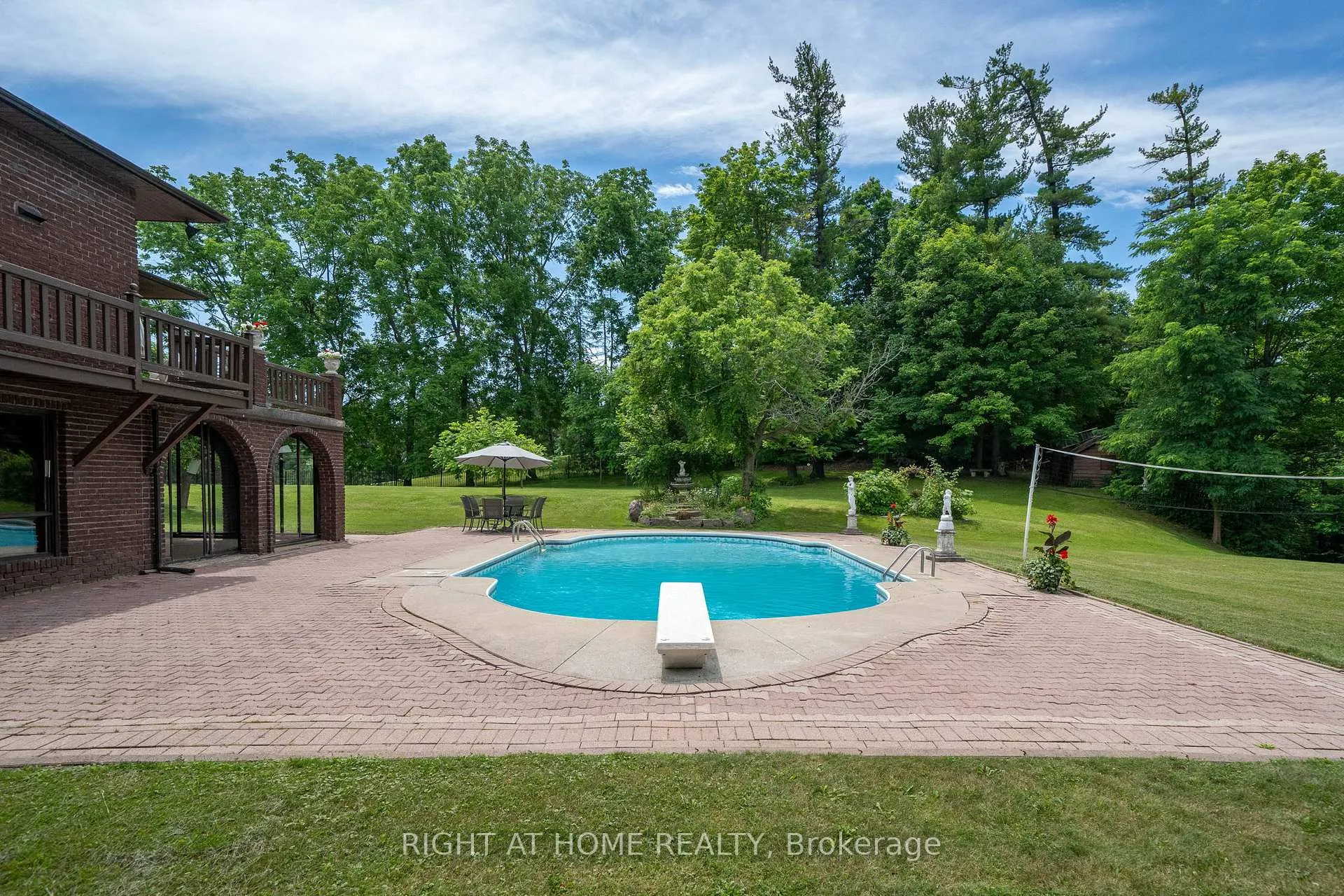Photo 16 of 28 Klein's Ridge, Vaughan, Kleinburg — HOMEH