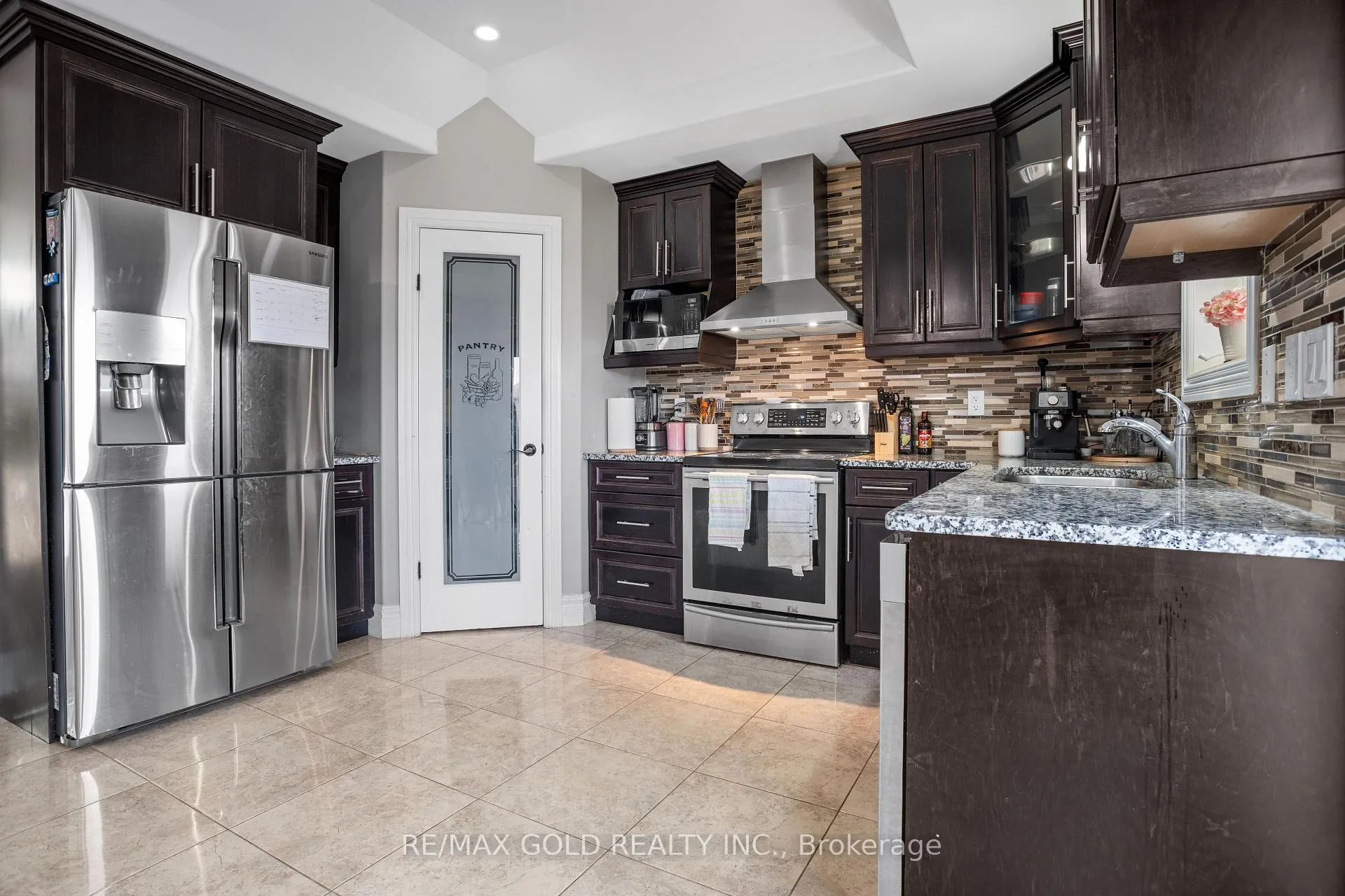 Photo 7 of 1302 Cancun Street, Windsor — HOMEH