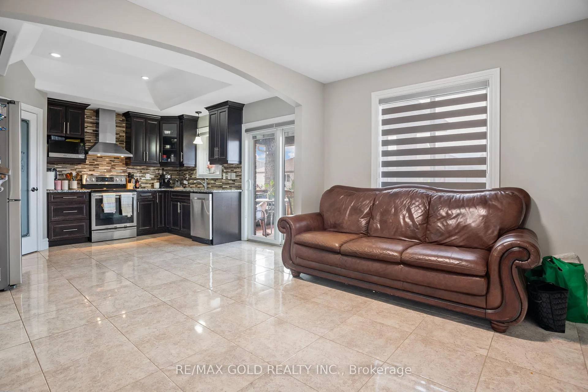 Photo 9 of 1302 Cancun Street, Windsor — HOMEH