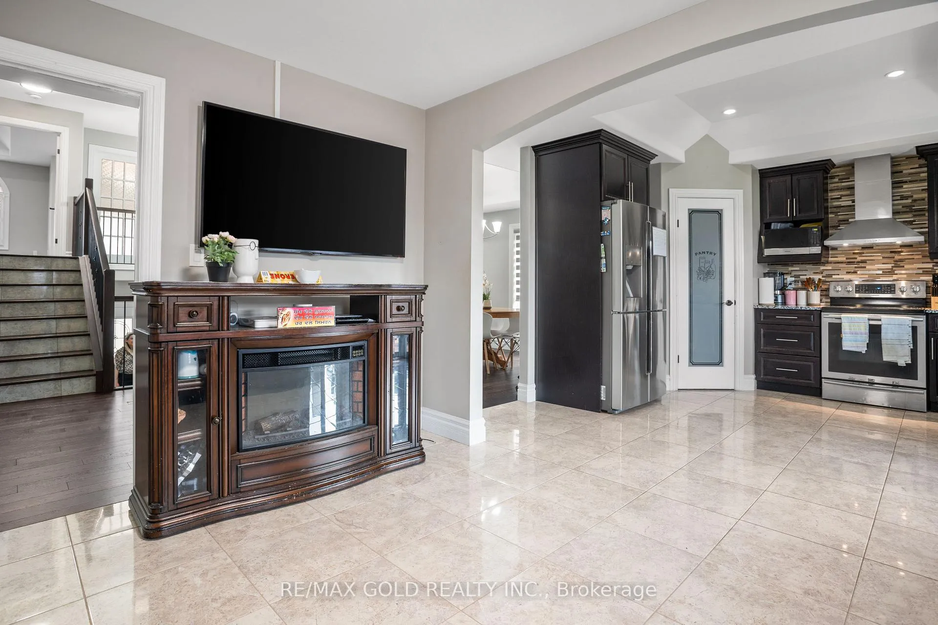 Photo 10 of 1302 Cancun Street, Windsor — HOMEH