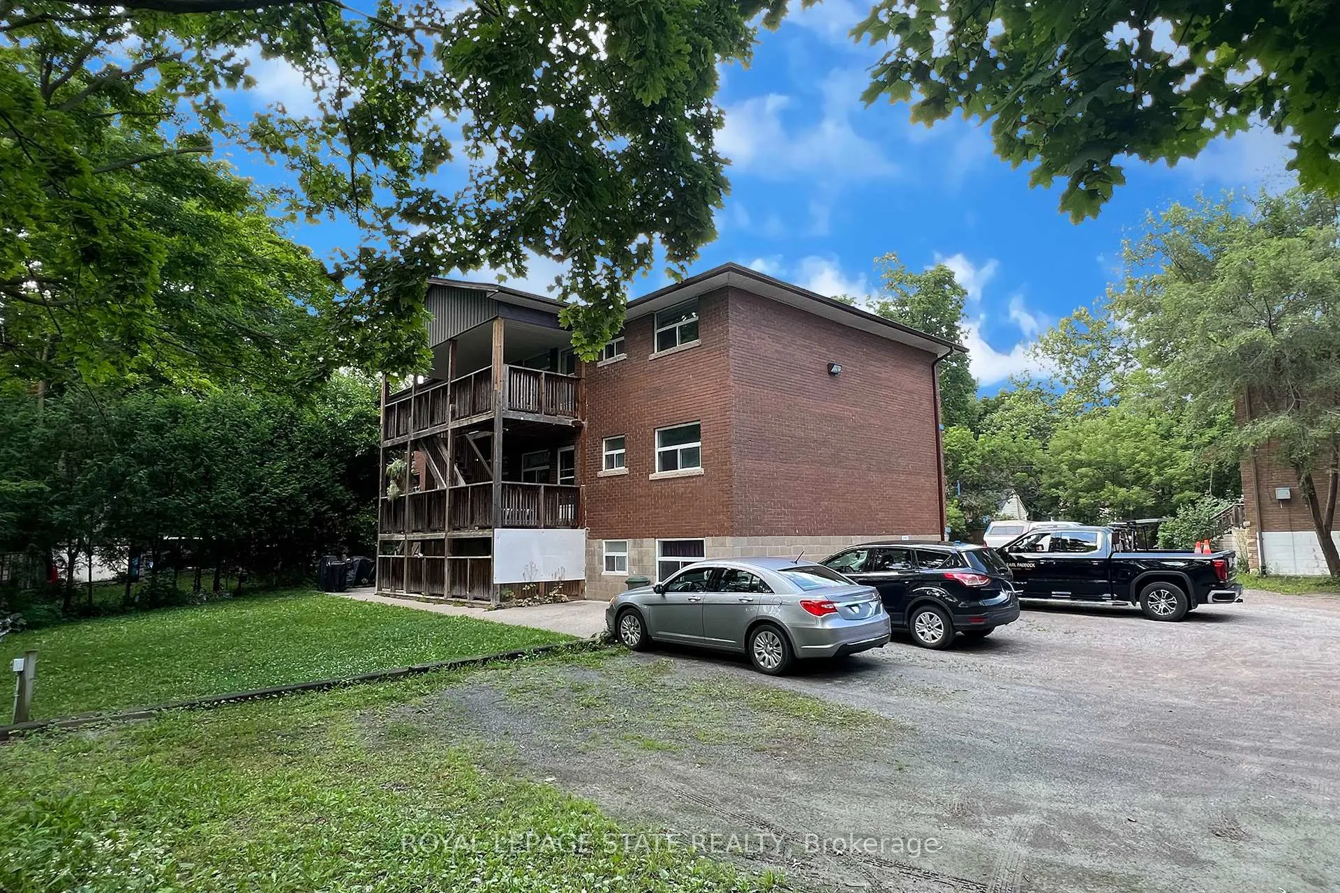 Photo 2 of 15 Hunter Court, Hamilton, Dundas — HOMEH