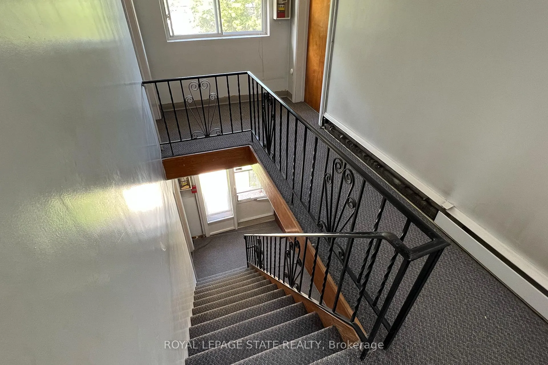 Photo 5 of 15 Hunter Court, Hamilton, Dundas — HOMEH