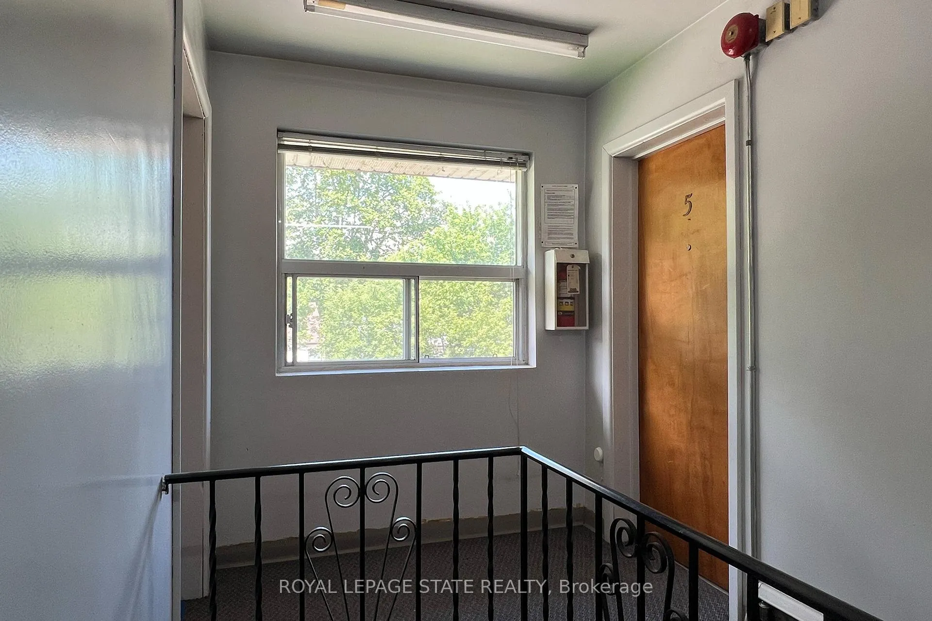 Photo 6 of 15 Hunter Court, Hamilton, Dundas — HOMEH