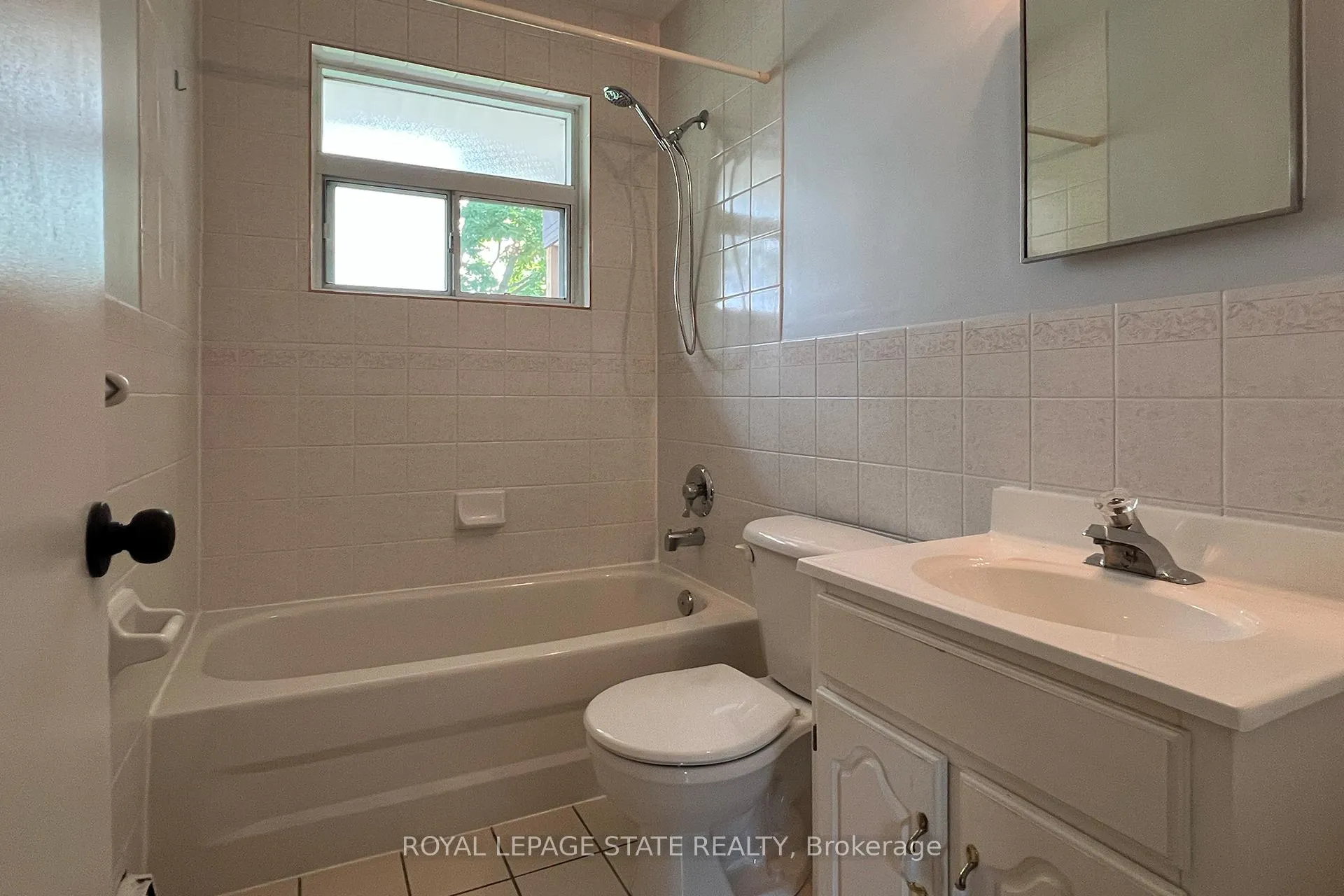 Photo 13 of 15 Hunter Court, Hamilton, Dundas — HOMEH
