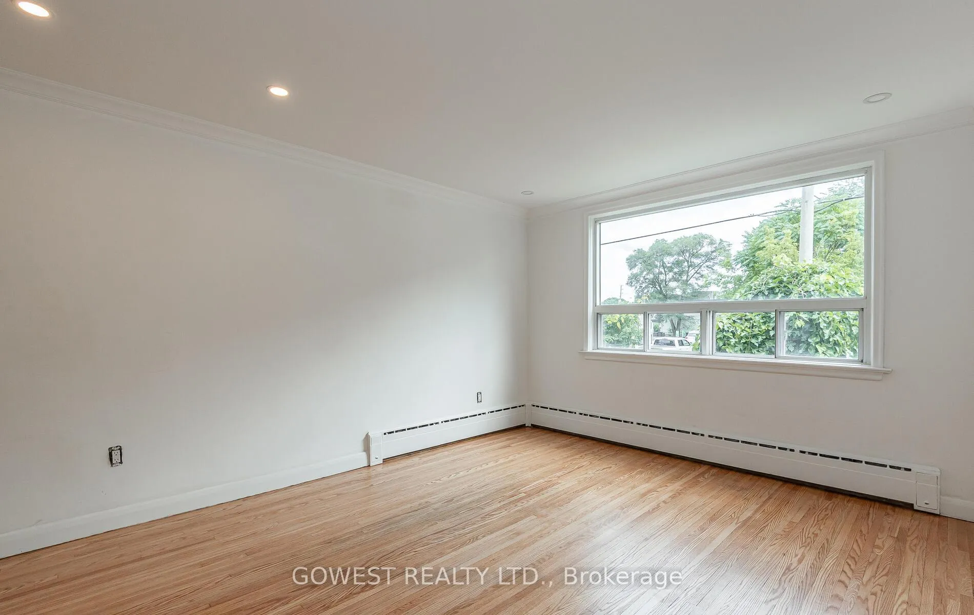 Photo 3 of 126 Barker Avenue, Toronto, Danforth Village-East York — HOMEH