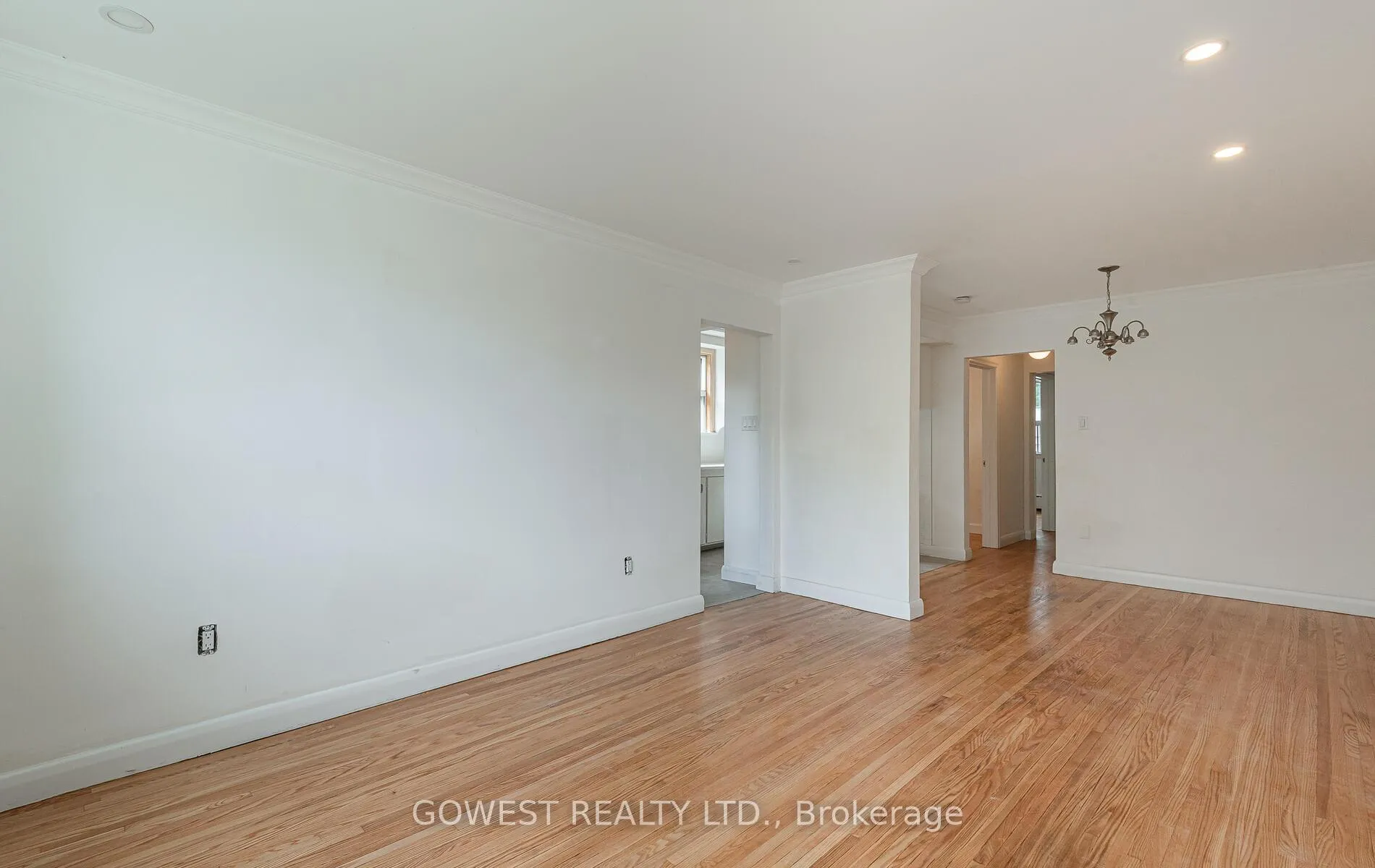 Photo 4 of 126 Barker Avenue, Toronto, Danforth Village-East York — HOMEH