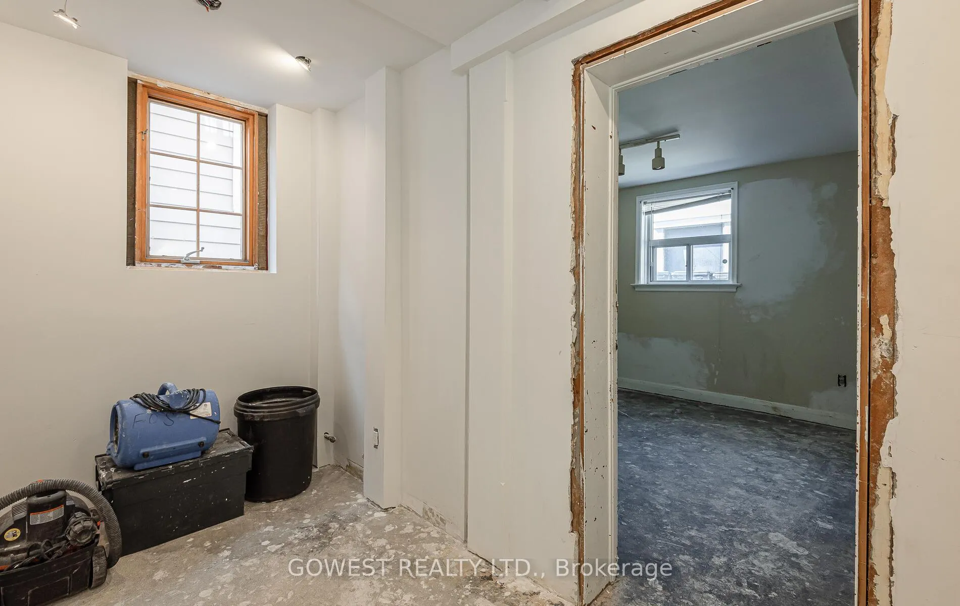 Photo 35 of 126 Barker Avenue, Toronto, Danforth Village-East York — HOMEH