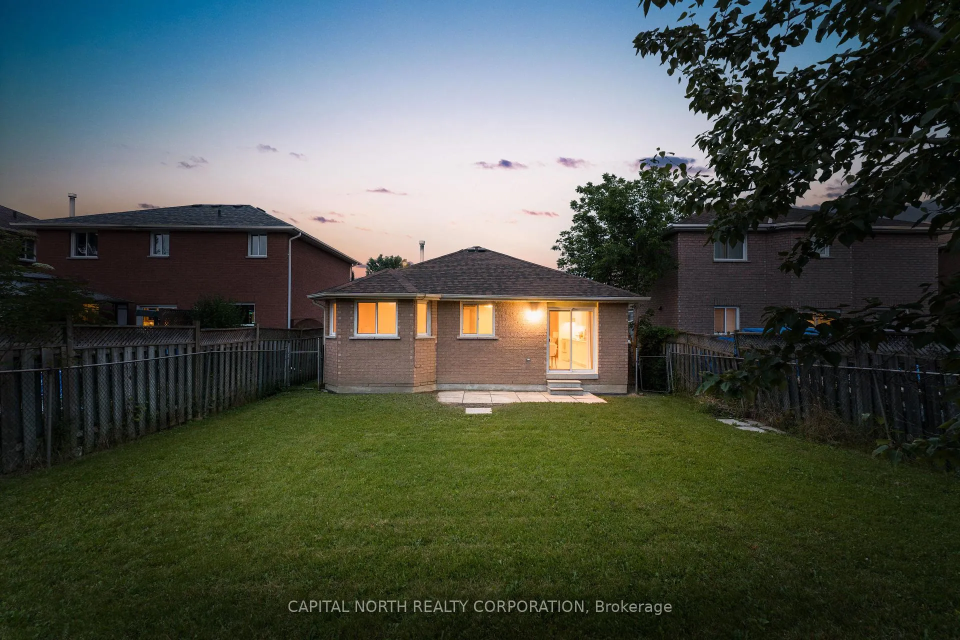 Photo 4 of 50 Taylor Drive, Barrie, Bayshore — HOMEH