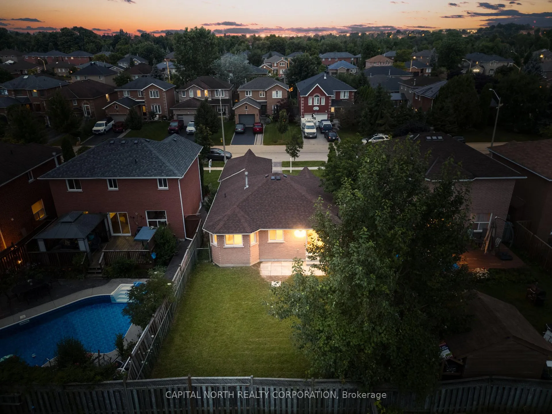 Photo 5 of 50 Taylor Drive, Barrie, Bayshore — HOMEH